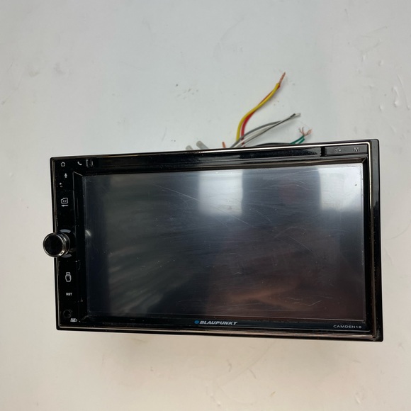 Blaupunkt CAMDEM18 6.9-in. Double-DIN Digital Media Receiver/ Bluetooth 🔊 - Picture 5 of 10